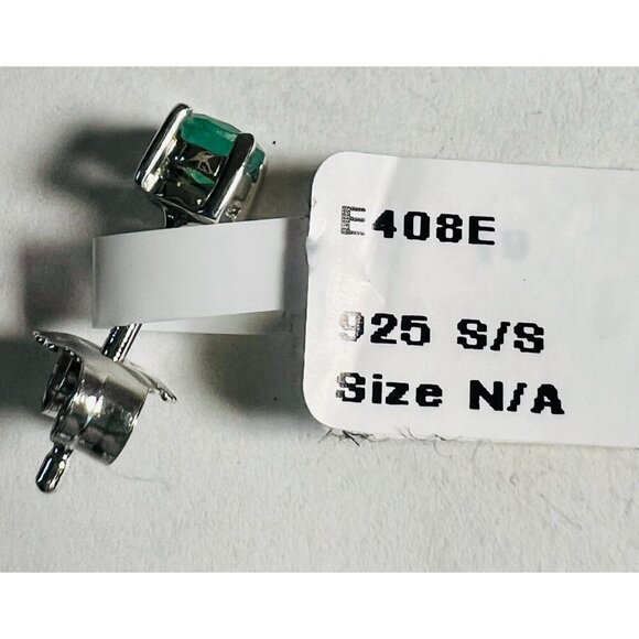 Natural Emerald Stud faceted Earrings E408E 4 prongs Oiled Silver Gift - Picture 5 of 6